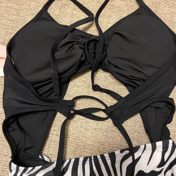 Black zebra bathing suit attached - Picture 3 of 4